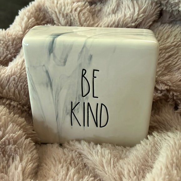 Rae Dunn Other - Rae Dunn Be Kind Decor